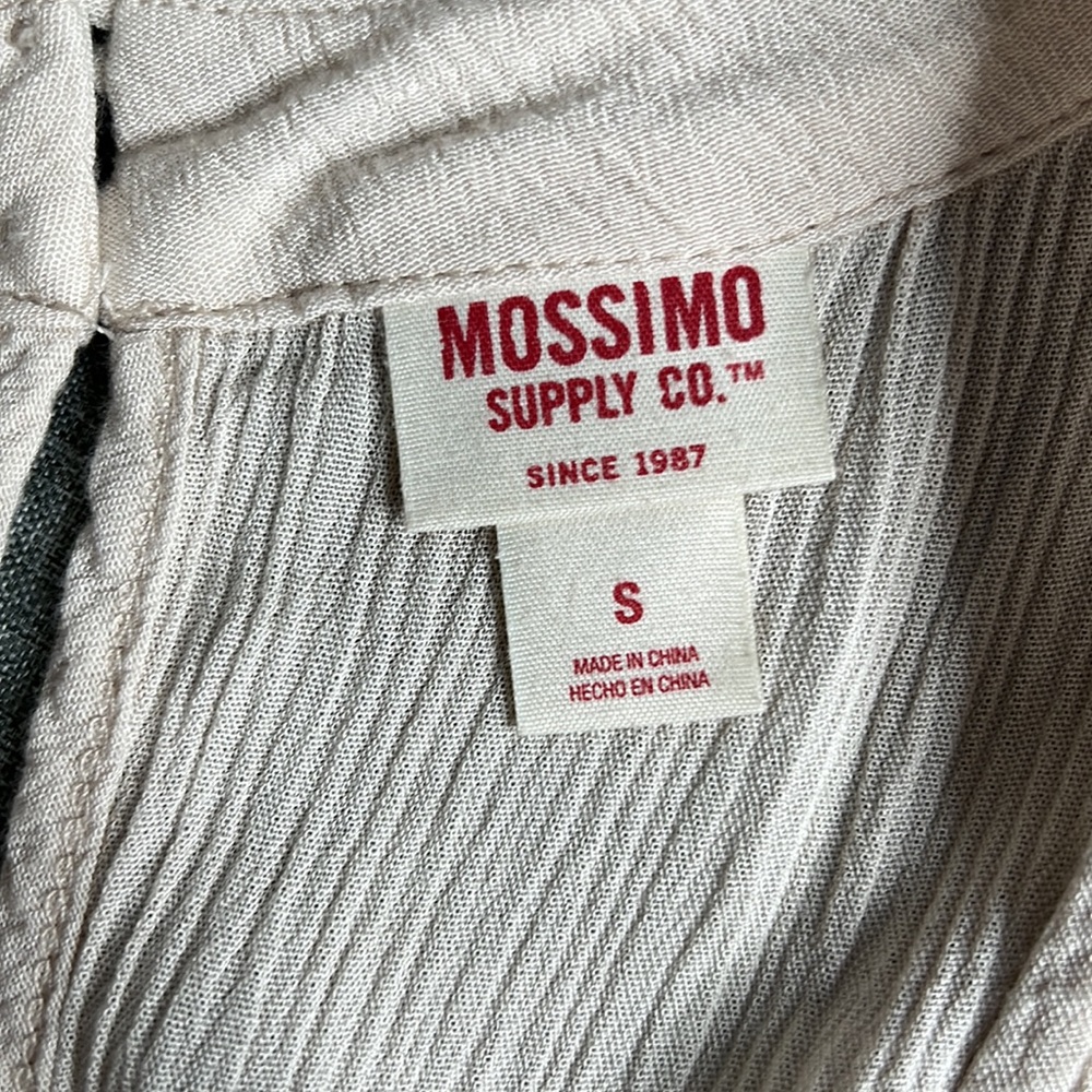 Mossimo Supply Co. Flowy Tank Top with Front Cutout - Picture 3 of 3
